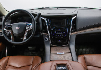 Подержанный автомобиль Cadillac Escalade Suv 2018 года (14 фото)