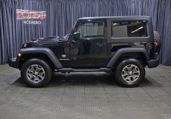 Подержанный автомобиль Jeep Wrangler 2012 года (8 фото)