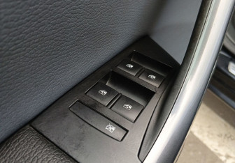 Подержанный автомобиль Opel Astra Sedan 2013 года (17 фото)