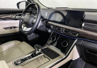 Подержанный автомобиль Exeed VX 2023 года (9 фото)