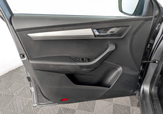 Подержанный автомобиль Skoda Karoq 2021 года (19 фото)