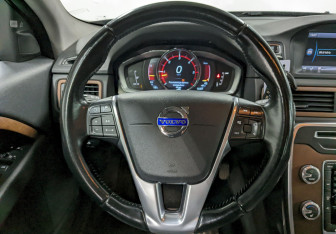 Подержанный автомобиль Volvo XC70 2014 года (25 фото)