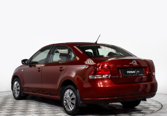 Подержанный автомобиль Volkswagen Polo Sedan 2013 года (7 фото)