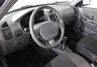 Подержанный автомобиль Hyundai Accent Sedan 2005 года (5 фото)