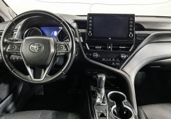 Подержанный автомобиль Toyota Camry Sedan 2021 года (12 фото)