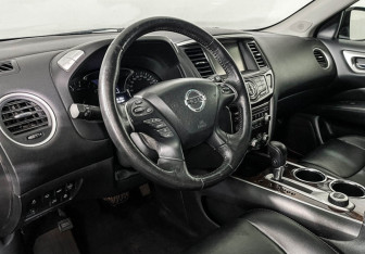 Подержанный автомобиль Nissan Pathfinder 2014 года (13 фото)