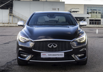 Подержанный автомобиль Infiniti Q30 2017 года (2 фото)