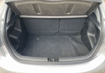 Подержанный автомобиль Kia Rio Hatchback 2012 года (13 фото)
