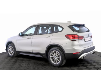 Подержанный автомобиль BMW X1 2021 года (7 фото)