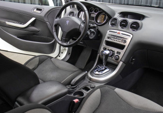 Подержанный автомобиль Peugeot 308 Hatchback 2010 года (11 фото)