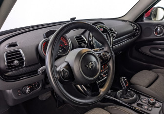 Подержанный автомобиль MINI Clubman Wagon 2019 года (15 фото)