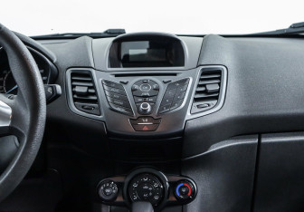 Подержанный автомобиль Ford Fiesta Sedan 2018 года (10 фото)