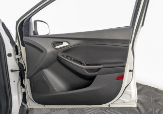 Подержанный автомобиль Ford Focus Hatchback 2018 года (24 фото)