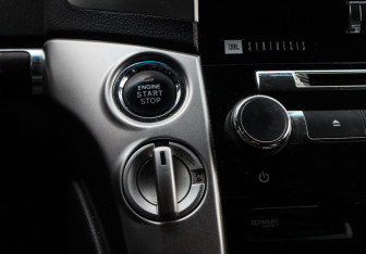 Подержанный автомобиль Toyota Land Cruiser Suv 2012 года (22 фото)