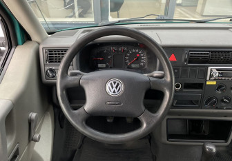Подержанный автомобиль Volkswagen Transporter Minivan 2002 года (12 фото)