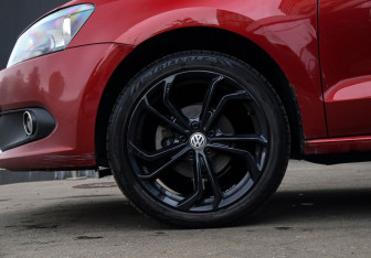 Подержанный автомобиль Volkswagen Polo Sedan 2012 года (17 фото)