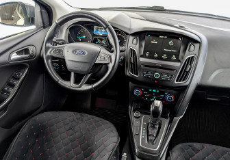Подержанный автомобиль Ford Focus Hatchback 2018 года (14 фото)