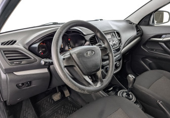 Подержанный автомобиль LADA (ВАЗ) Vesta Sedan 2017 года (15 фото)