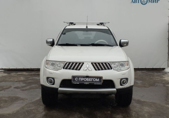 Подержанный автомобиль Mitsubishi Pajero Sport 2013 года (2 фото)