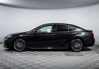 Подержанный автомобиль Toyota Camry Sedan 2026 года (8 фото)