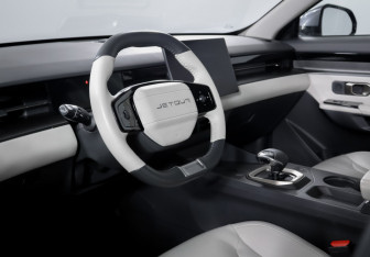 Подержанный автомобиль Jetour Dashing 2023 года (14 фото)