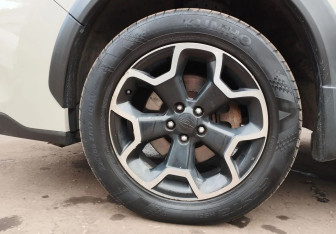Подержанный автомобиль Subaru XV 2013 года (13 фото)