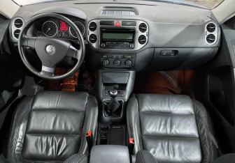 Подержанный автомобиль Volkswagen Tiguan 2008 года (11 фото)