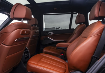 Подержанный автомобиль BMW X7 2022 года (17 фото)