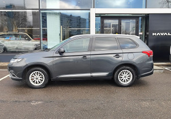 Подержанный автомобиль Mitsubishi Outlander 2016 года (8 фото)