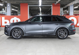 Подержанный автомобиль Audi Q8 2019 года (8 фото)