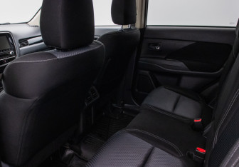 Подержанный автомобиль Mitsubishi Outlander 2021 года (11 фото)