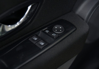Подержанный автомобиль Renault Fluence 2014 года (11 фото)