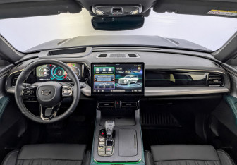 Подержанный автомобиль GAC GS8 2025 года (14 фото)