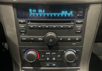 Подержанный автомобиль Chevrolet Captiva 2012 года (16 фото)