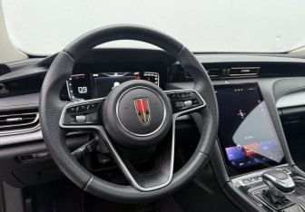 Подержанный автомобиль Hongqi H5 2022 года (14 фото)