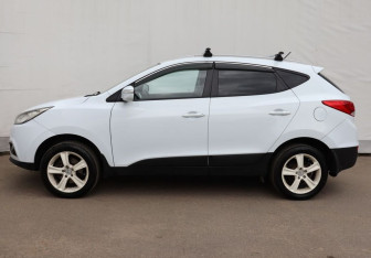 Подержанный автомобиль Hyundai ix35 2010 года (8 фото)