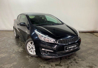 Подержанный автомобиль Kia Ceed Hatchback 2017 года (3 фото)