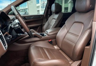 Подержанный автомобиль Porsche Cayenne 2020 года (15 фото)