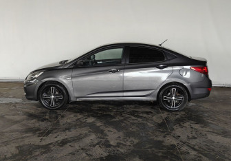 Подержанный автомобиль Hyundai Solaris Sedan 2012 года (8 фото)