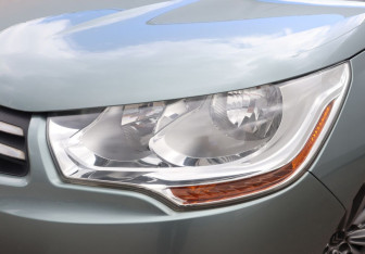 Подержанный автомобиль Citroen C4 Hatchback 2011 года (24 фото)