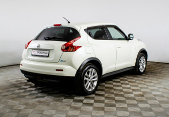 Подержанный автомобиль Nissan Juke 2011 года (5 фото)