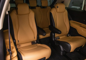 Подержанный автомобиль Kia Carnival 2020 года (10 фото)