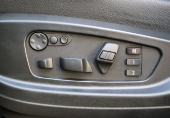 Подержанный автомобиль BMW X6 2013 года (12 фото)
