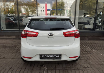 Подержанный автомобиль Kia Rio Hatchback 2014 года (7 фото)
