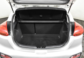 Подержанный автомобиль Kia Ceed Hatchback 2014 года (16 фото)