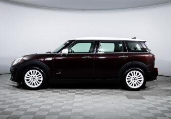 Подержанный автомобиль MINI Clubman Wagon 2017 года (8 фото)