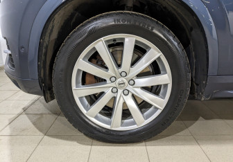 Подержанный автомобиль Volvo XC90 2018 года (12 фото)