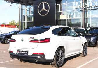 Подержанный автомобиль BMW X4 2018 года (5 фото)