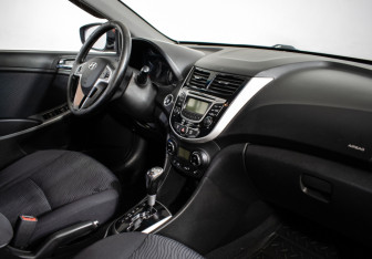 Подержанный автомобиль Hyundai Solaris Sedan 2013 года (8 фото)