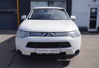 Подержанный автомобиль Mitsubishi Outlander 2013 года (2 фото)